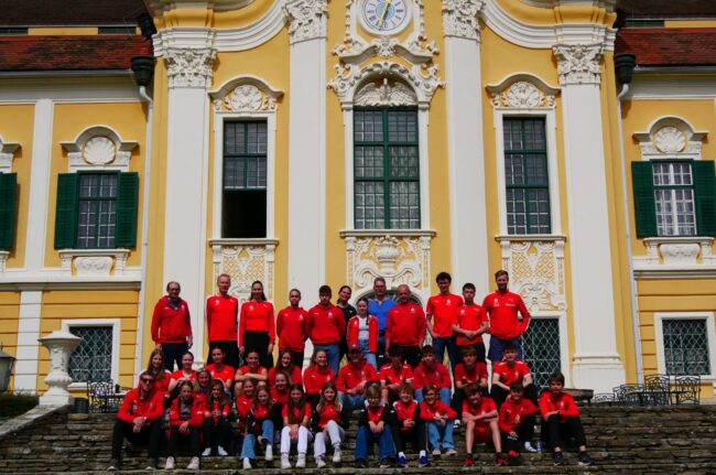 Leichtathleten Vor Dem SchlossSchielleiten